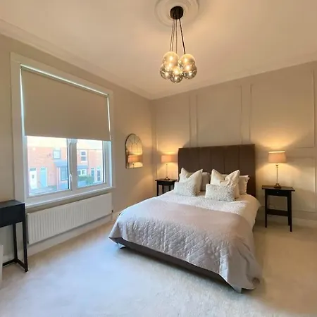 Beautiful Period With Free Parking Holiday home