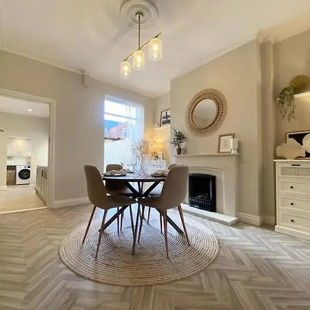 Beautiful Period With Free Parking Prázdninový dům