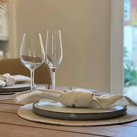 Prázdninový dům Beautiful Period With Free Parking