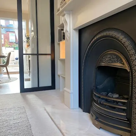 Beautiful Period With Free Parking