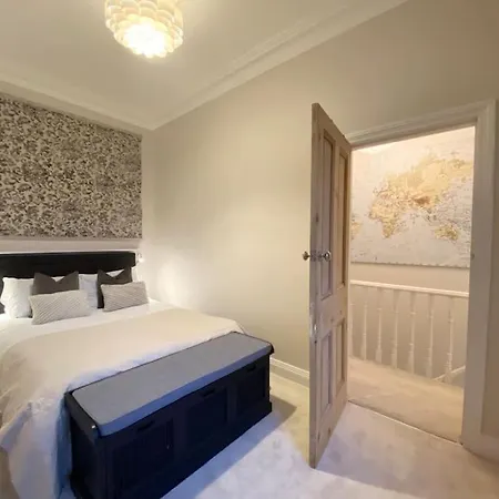 Prázdninový dům Beautiful Period With Free Parking *