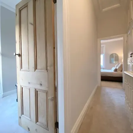 Beautiful Period With Free Parking * York