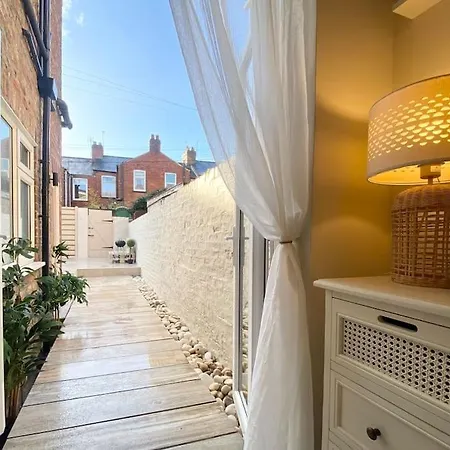 Beautiful Period With Free Parking