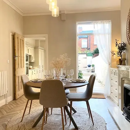 Beautiful Period With Free Parking * York