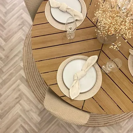 Beautiful Period With Free Parking *
